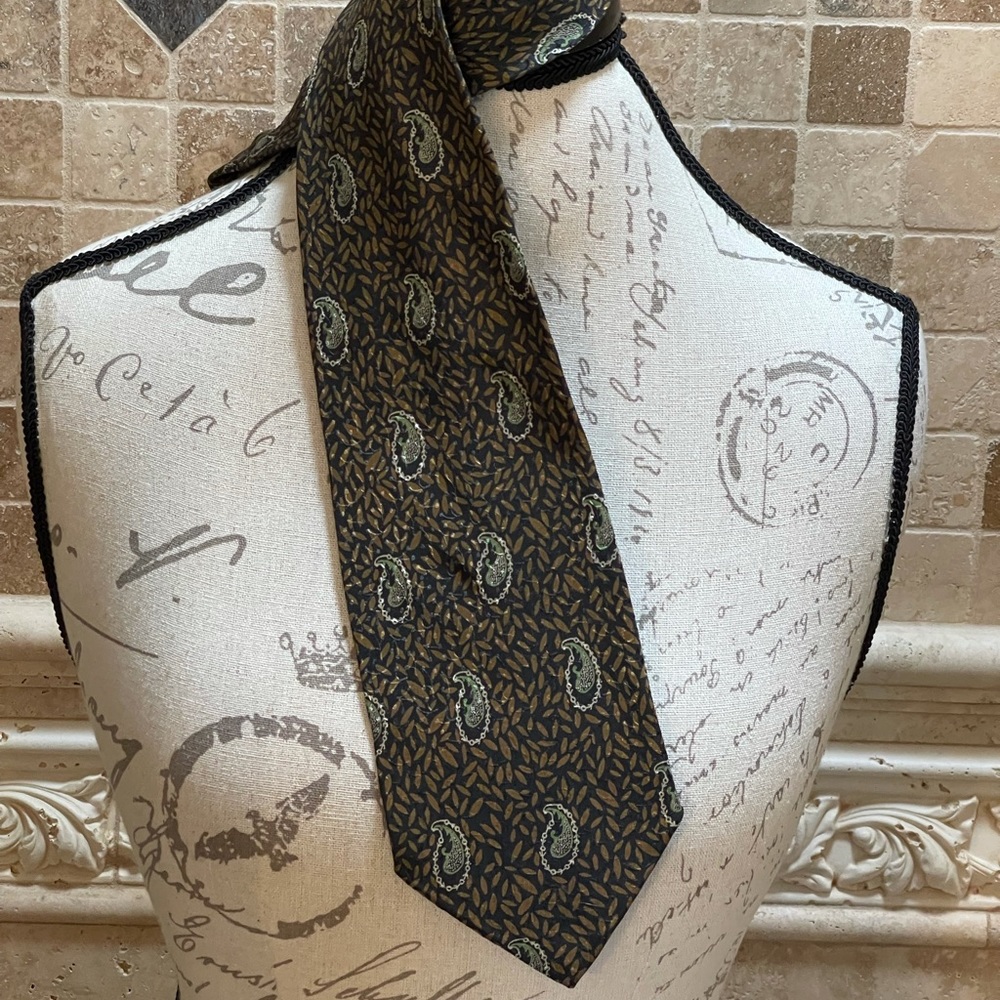 Giorgio Armani silk patterned tie